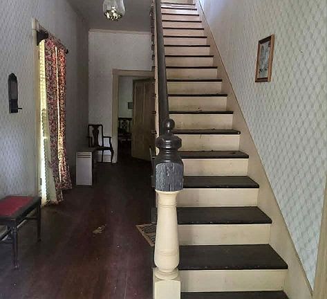 2nd image of 910 Chestnut St