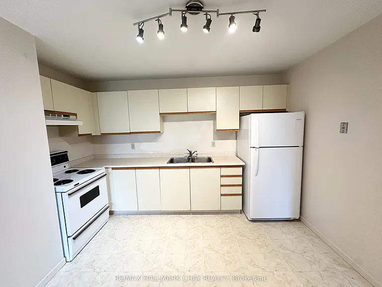 80 Grove St E #204 — Photo 6