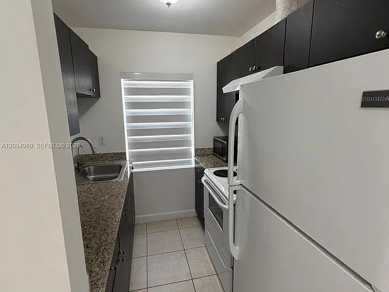 412 SW 10th Ave #1 — Photo 8
