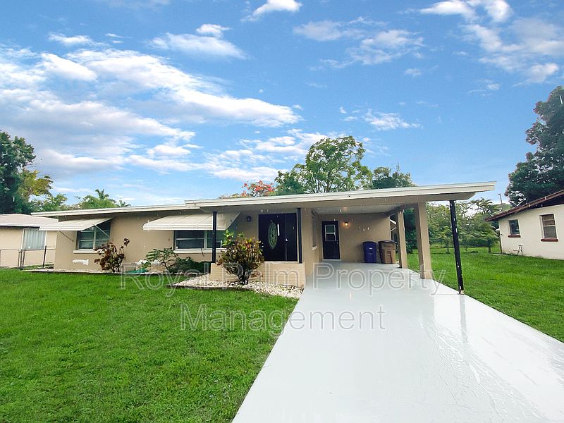 1st image of 327 Rockledge Rd