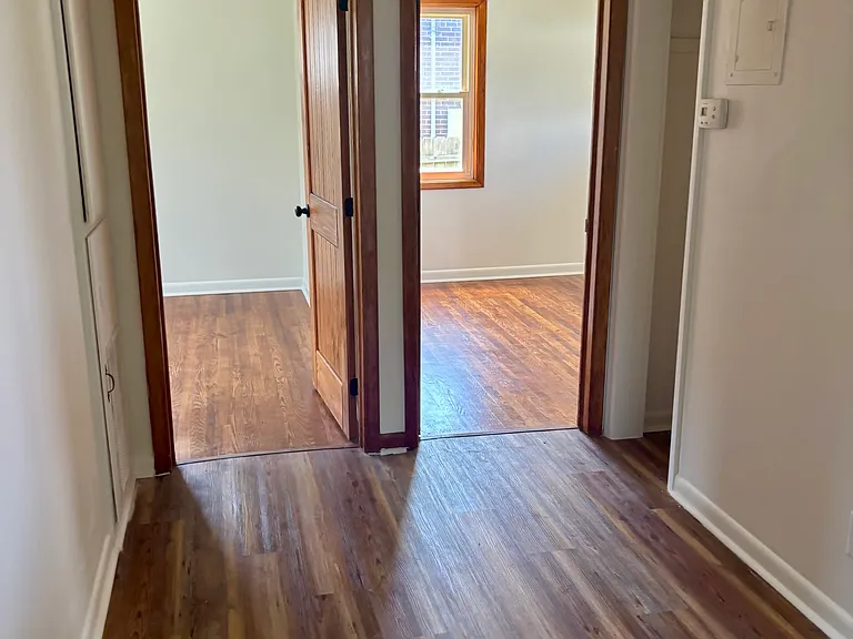 810 Bowling St — Photo 9