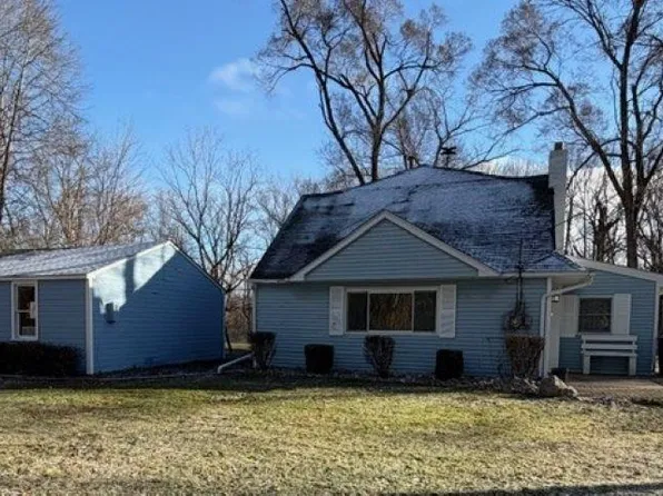 5250 Woodland Ln, East China, MI 48054