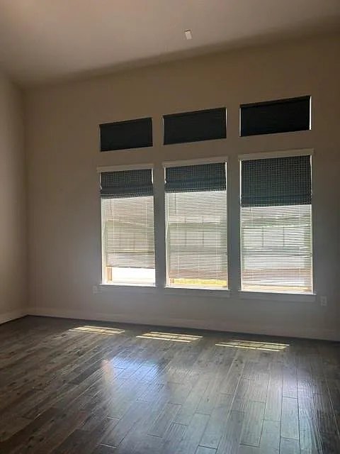 3 bed, 2.5 bath, 1616 sqft, $2,400 — Photo 3