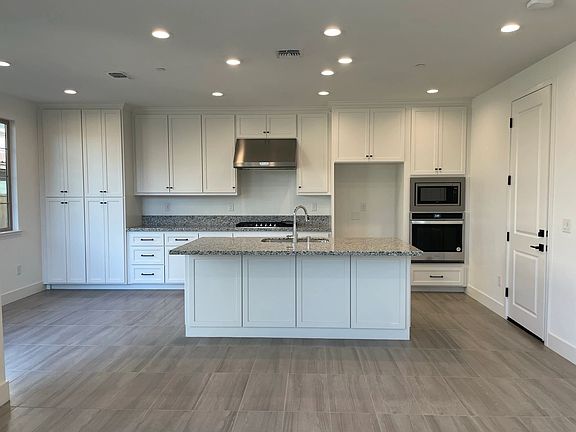 Bergamo Lot 82 Kitchen