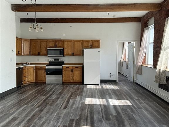 4th image of 402 River St APT 2C