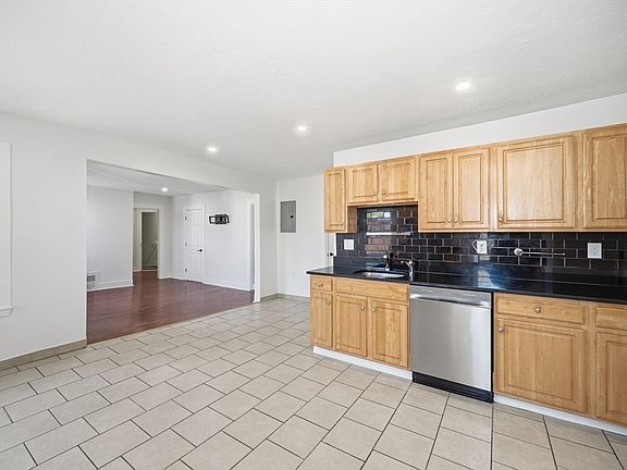 4th image of 117 Quincy St #2