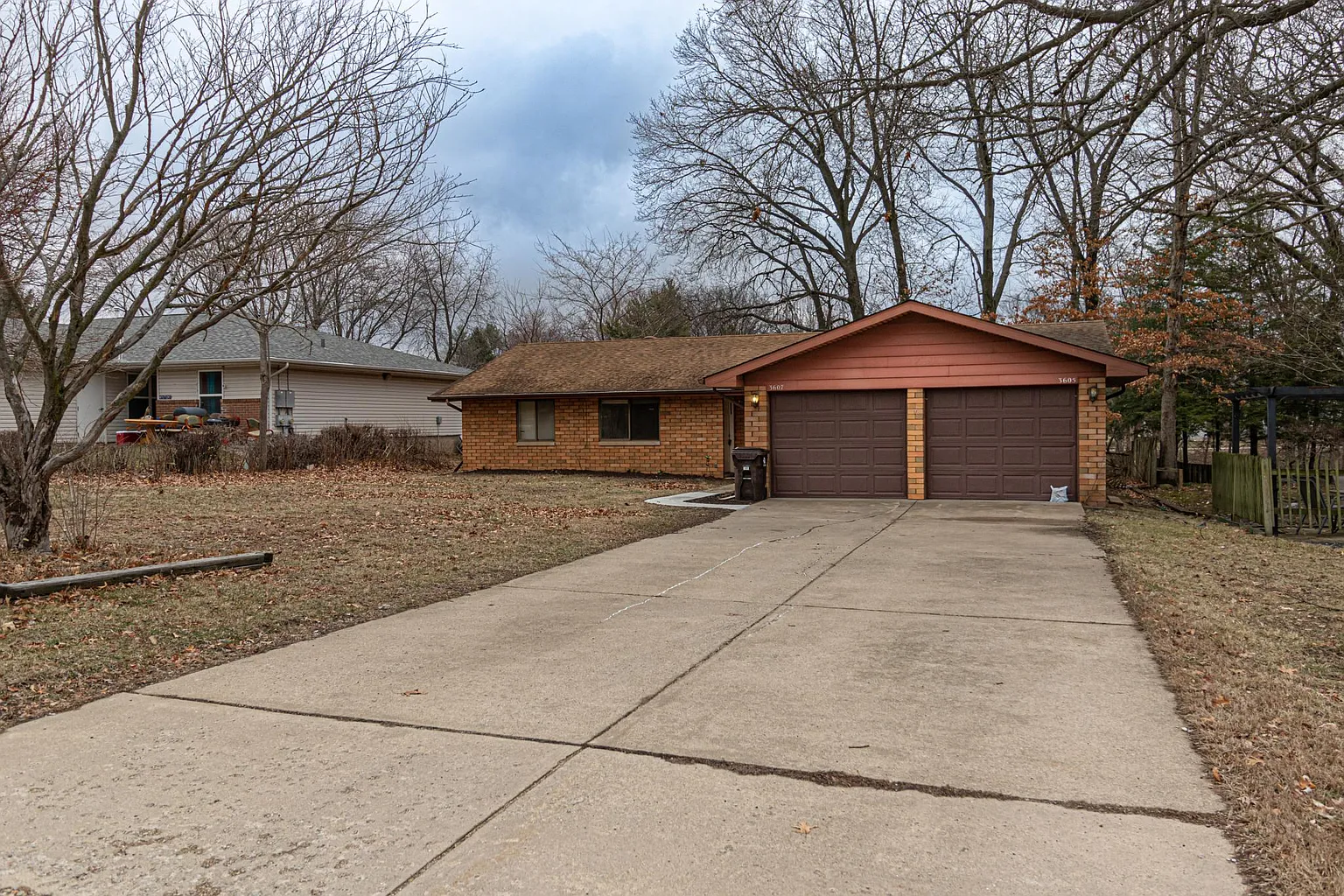 3607 W Richwoods Blvd photo 1