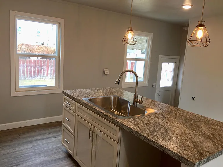 1327 Thayer Dr — Photo 9
