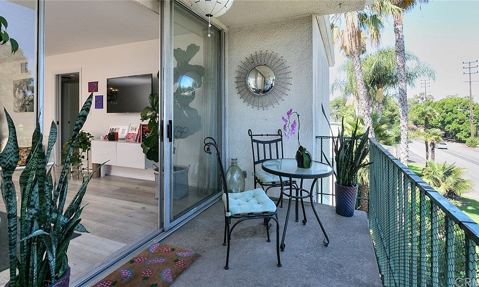 2nd image of 10240 Camarillo St APT 303