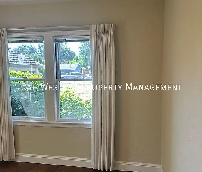 1385 Newport Ave — Photo 15
