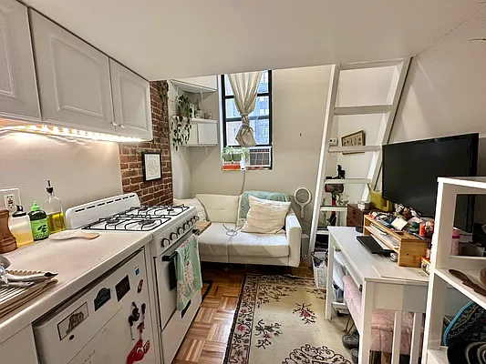 Rented by Oxford Property Group | media 12