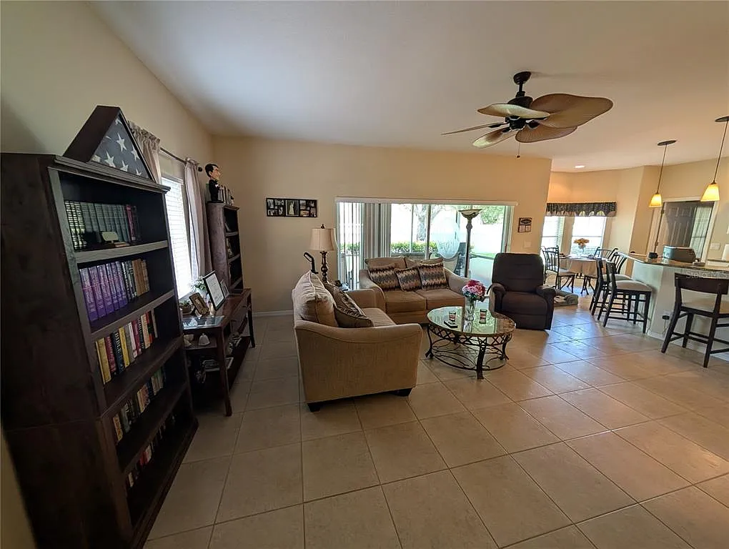 2 bed, 2.0 bath, 1368 sqft, $4,000 — Photo 3