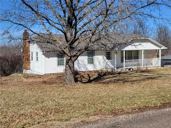 18902 Chmidling Dr, Leavenworth, KS 66048
