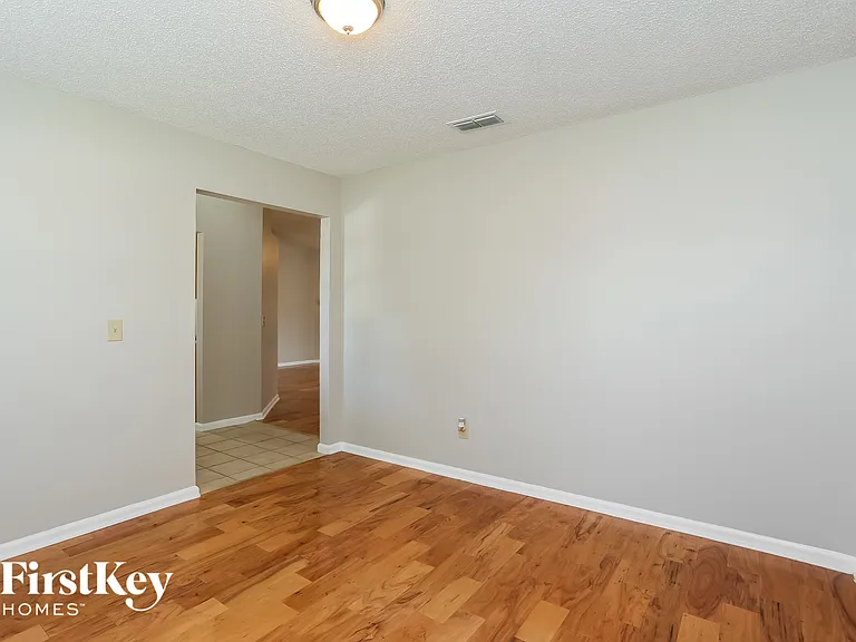8047 Queensferry Ln — Photo 6