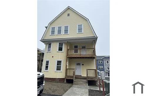 51 Windsor St Photo 1