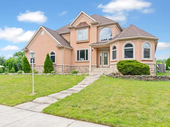 2237 Divac Dr, Schererville, IN 46375