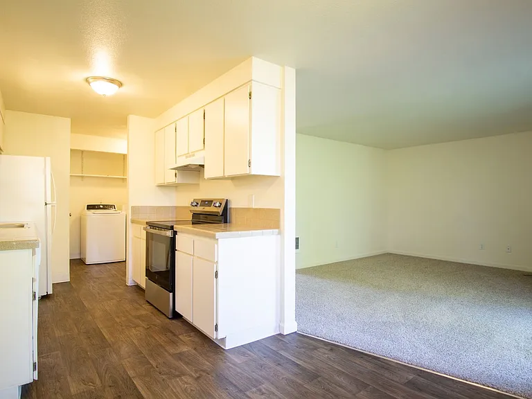 147A - Park Place Apartments — Photo 8