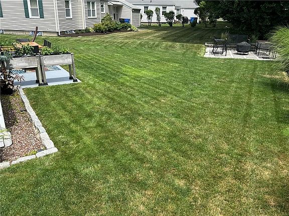 5th image of 76 Poplar Dr