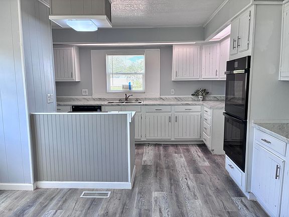 2nd image of 506 Hockley Main St
