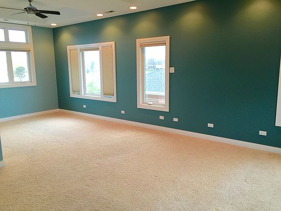 3rd image of 2836 Briarwood Dr E