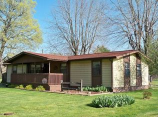 122 E Pearl St, Martinsville, IL 62442