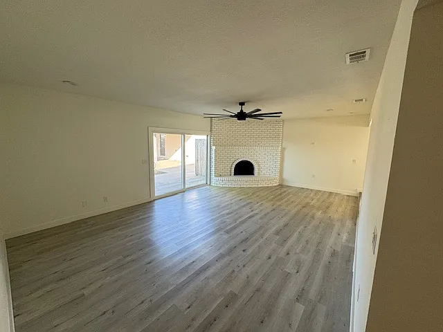 333 Greentree Rd — Photo 8