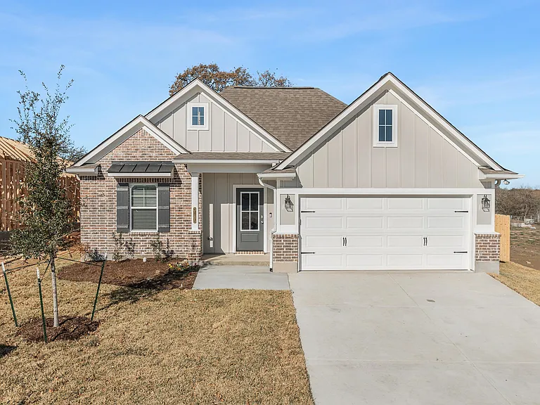 3185 Normandy Way — Photo 1