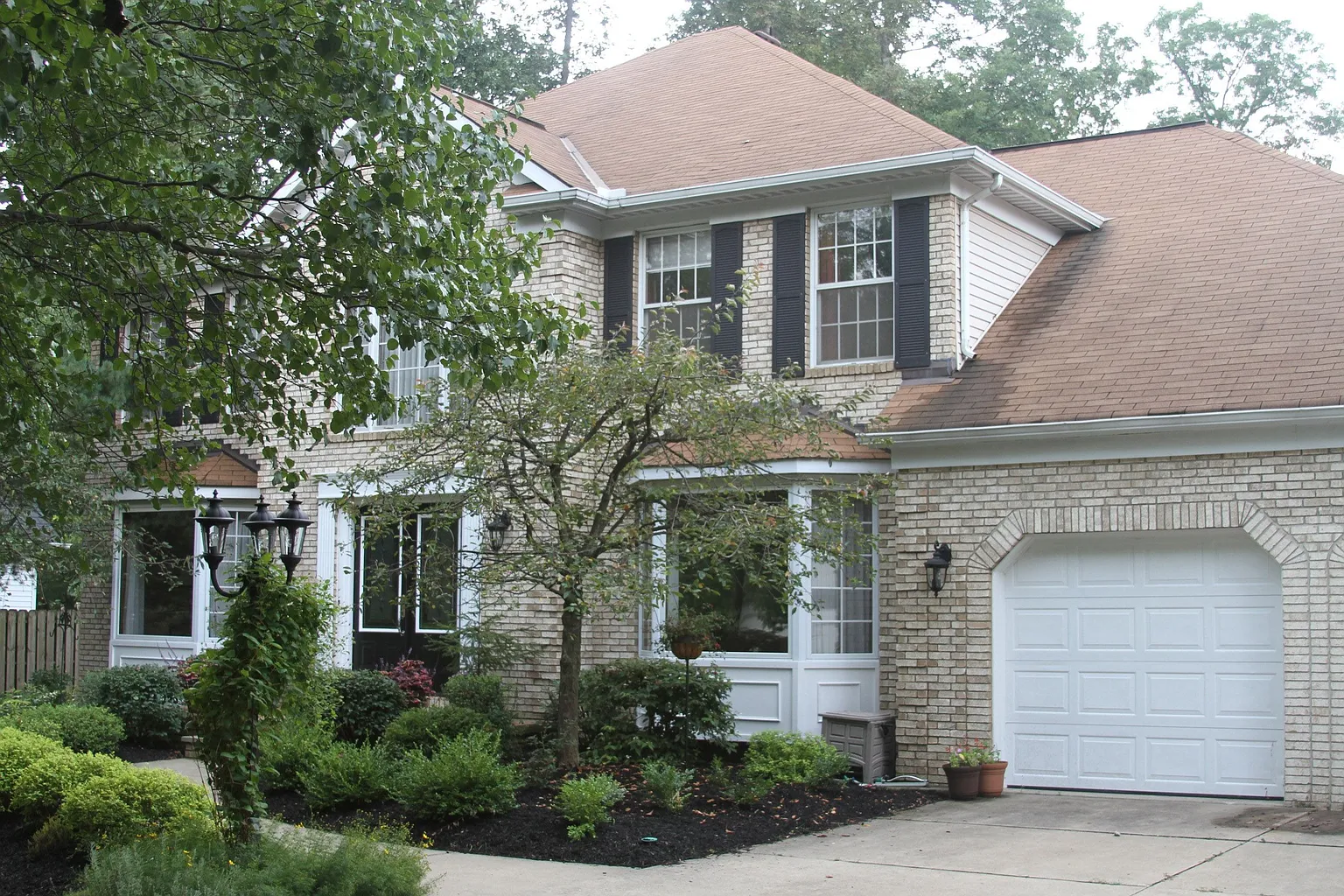 2888 Camelot Ct photo 1