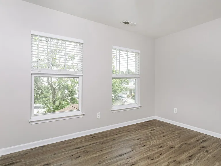 1650 Southcross St — Photo 16
