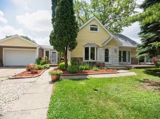 126 E Bonnie Brae Ave, Mount Prospect, IL