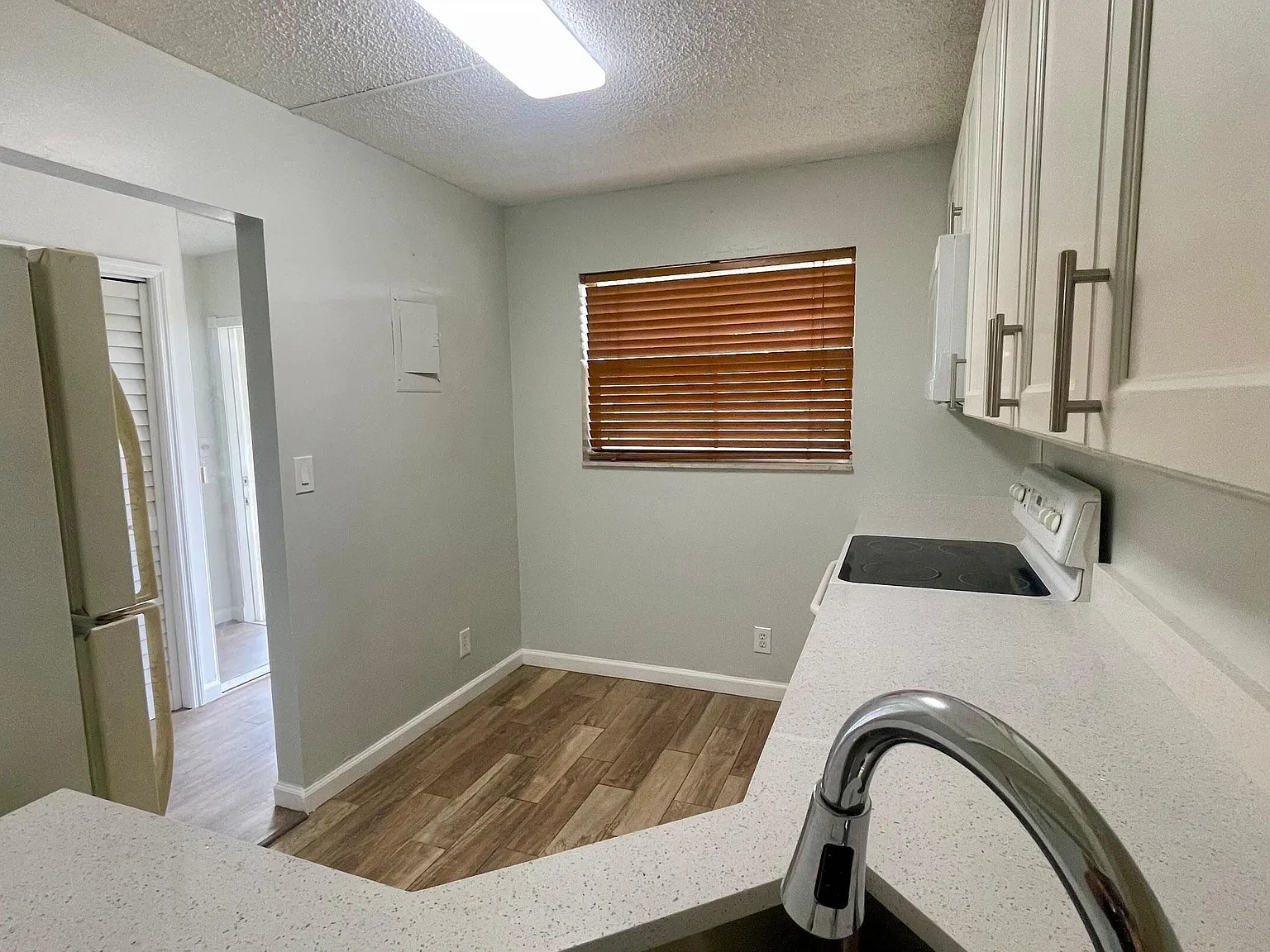 2 bed, 2.0 bath, 900 sqft, $1,900 — Photo 3