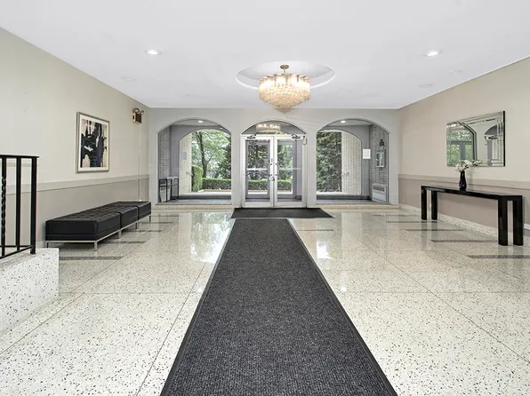 609 Kappock Street image 22 of 26