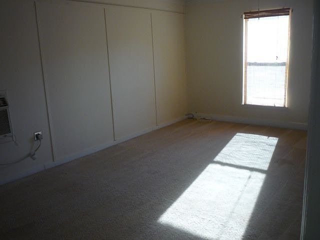 2nd image of 805 Ketch Ct Unit B