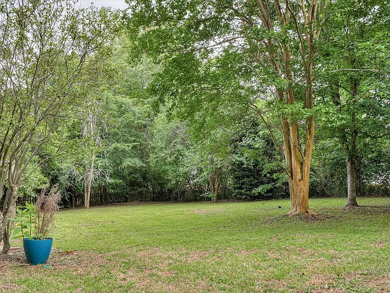 303 Meadowlake Dr — Photo 32