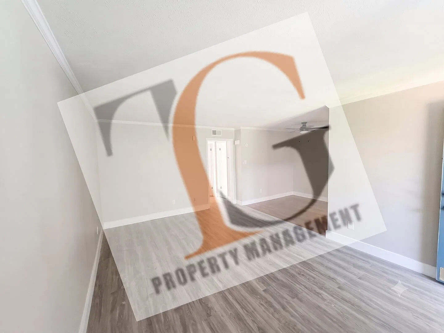 1 Bed/1 Bath Condo with In-Unit Washer/Dryer, Pool & Covered Parking! Pet Friendly! — Photo 3