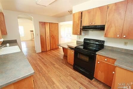 3rd image of 320 White Cottage Road N