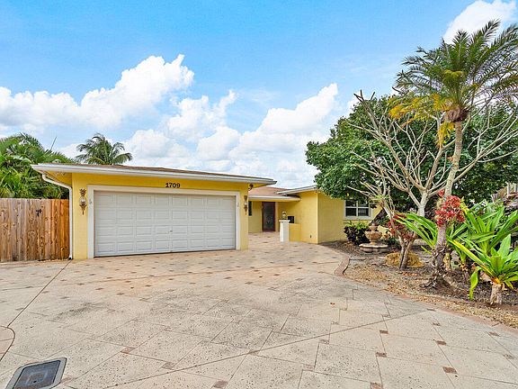 3rd image of 1709 Coral Gardens Drive