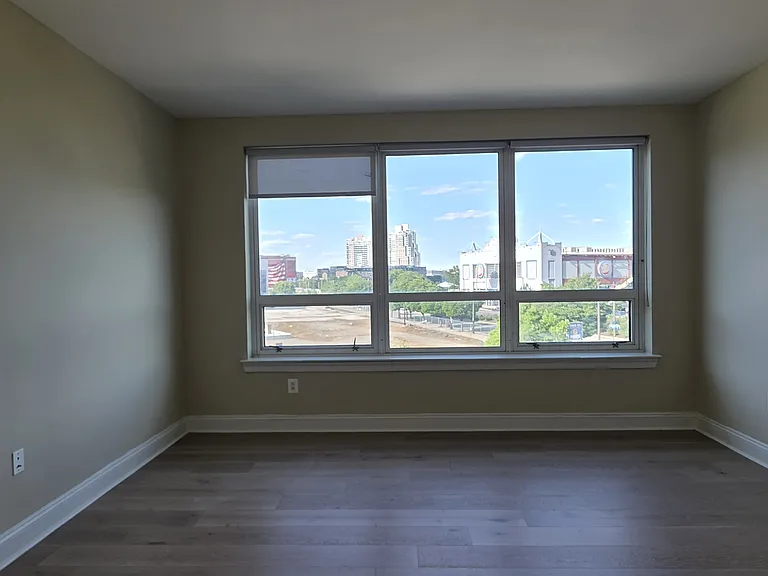 252 N Christopher Columbus Blvd #303 — Photo 21