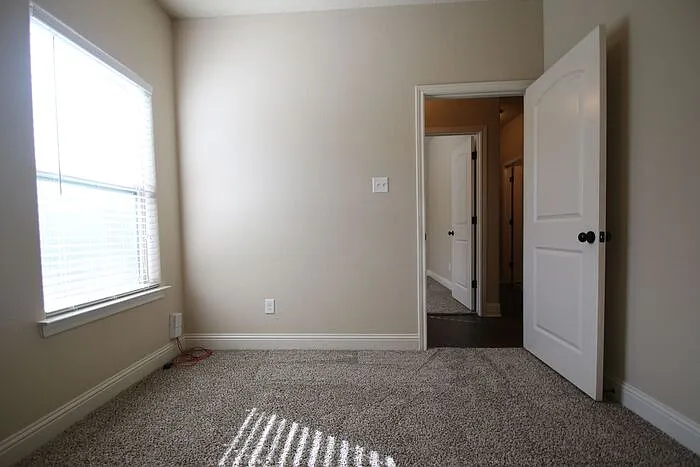 3219 Karen St — Photo 13