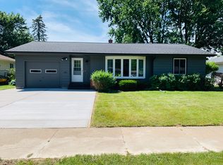 1009 E Lexington Blvd, Eau Claire, WI 54701