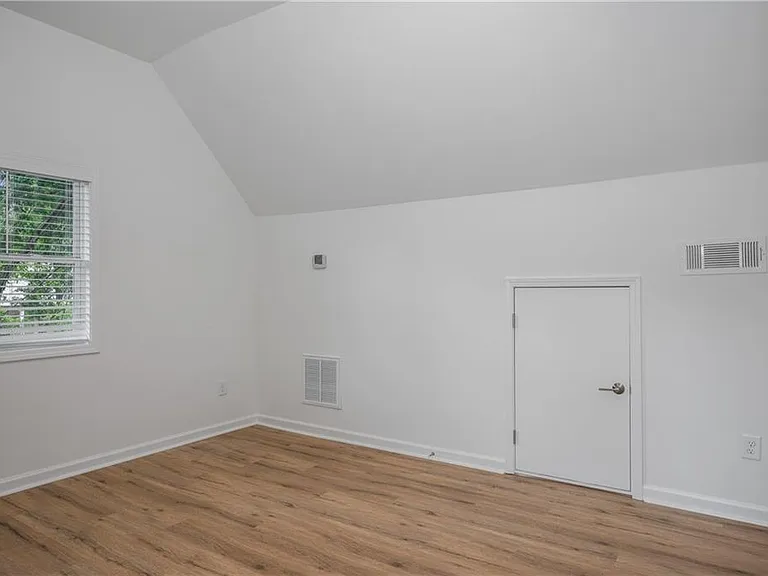 704 Durant Pl NE #B — Photo 17