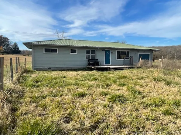 300 Meadow Ln, Gore, OK 74435
