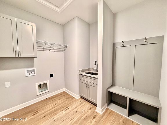 4th image of 3726 Chatsworth Drive