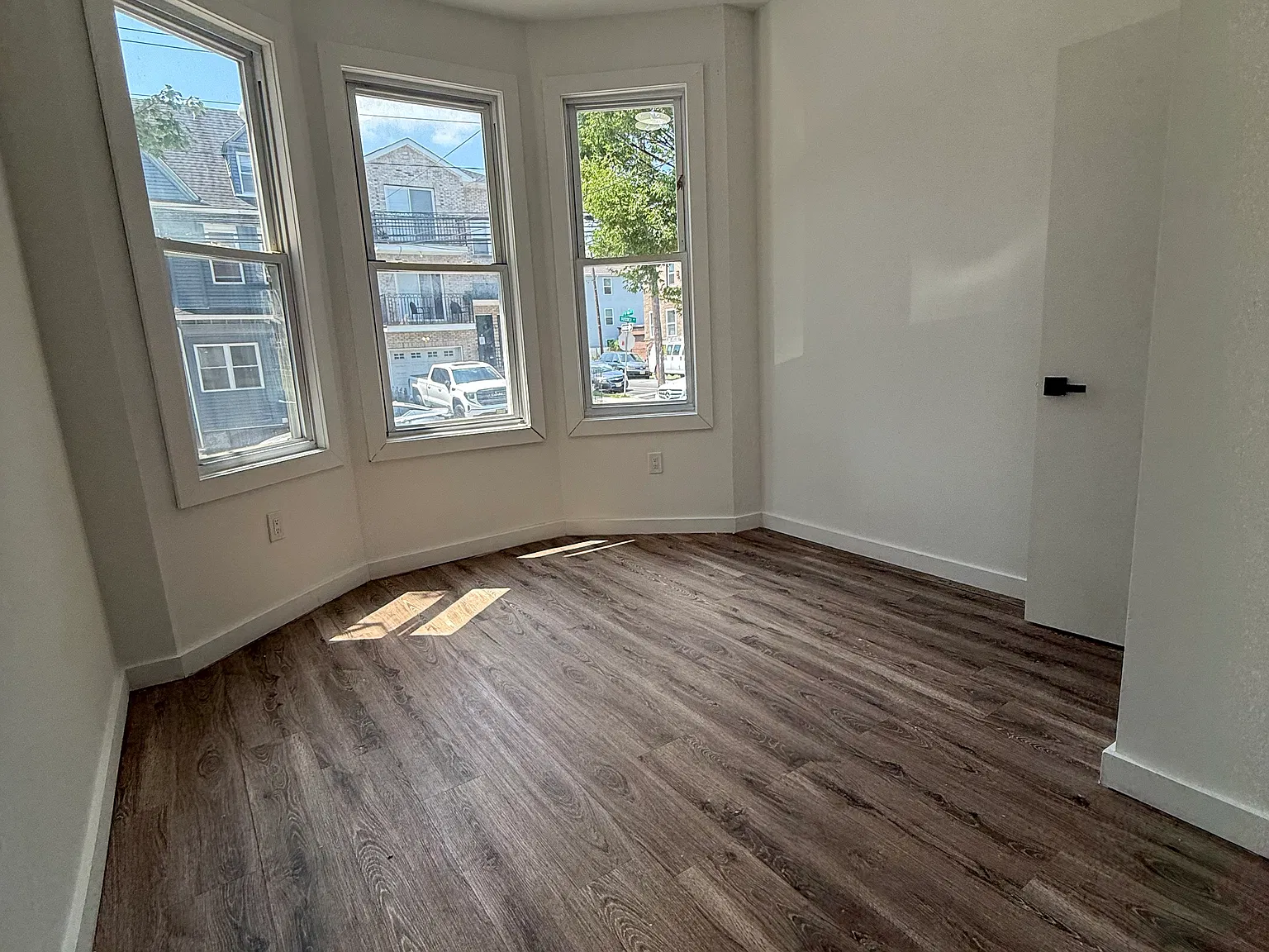 4 bed, $2,350 — Photo 1