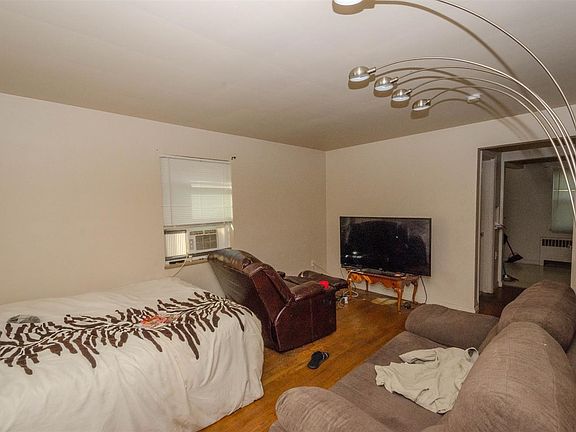 4th image of 4984 Heuwerth Ave