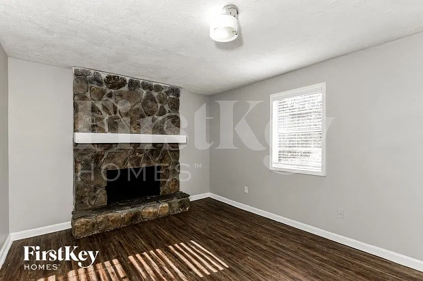 4 bed, 3.0 bath, 2164 sqft, $2,285 — Photo 3