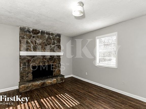 3rd image of 102 Parkview Dr