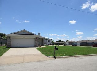 10525 Shadywood Dr, Fort Worth, TX 76140