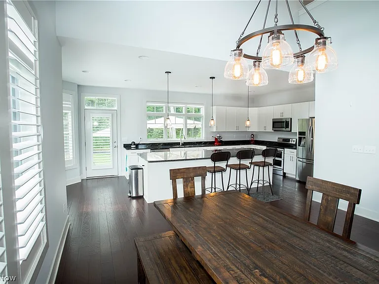 216 Ashbourne Dr — Photo 6