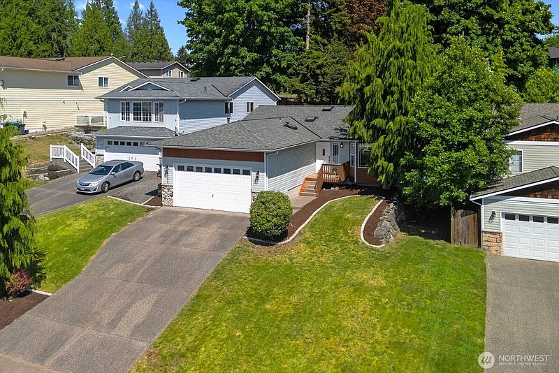 3rd image of 4903 72nd Drive NE